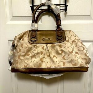 Brand new coach bag w/tags!👜